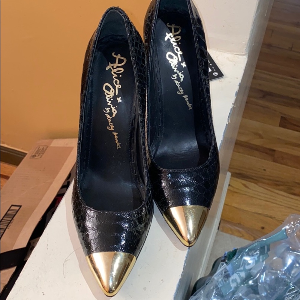 Black crocodile gold front tip shoe